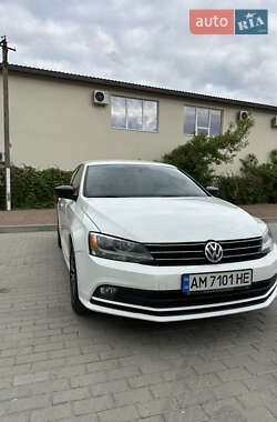 Седан Volkswagen Jetta 2015 в 