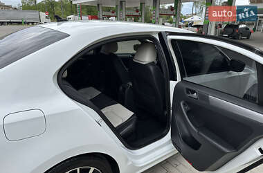 Седан Volkswagen Jetta 2015 в 