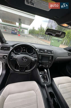 Седан Volkswagen Jetta 2015 в 