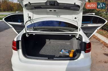 Седан Volkswagen Jetta 2014 в 