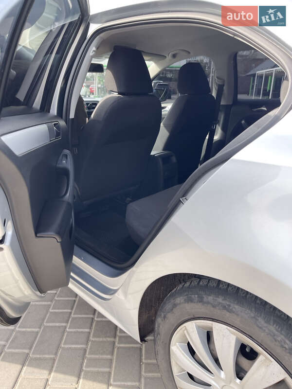 Седан Volkswagen Jetta 2012 в Кропивницком