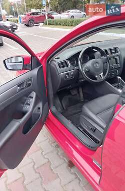 Седан Volkswagen Jetta 2012 в 