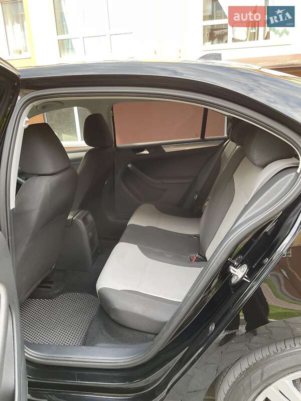 Седан Volkswagen Jetta 2016 в Киеве