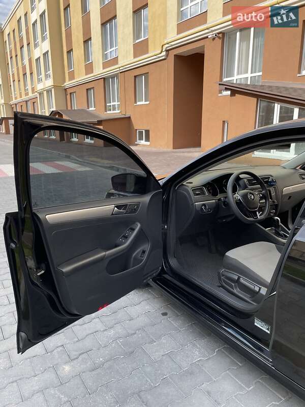Седан Volkswagen Jetta 2016 в Киеве
