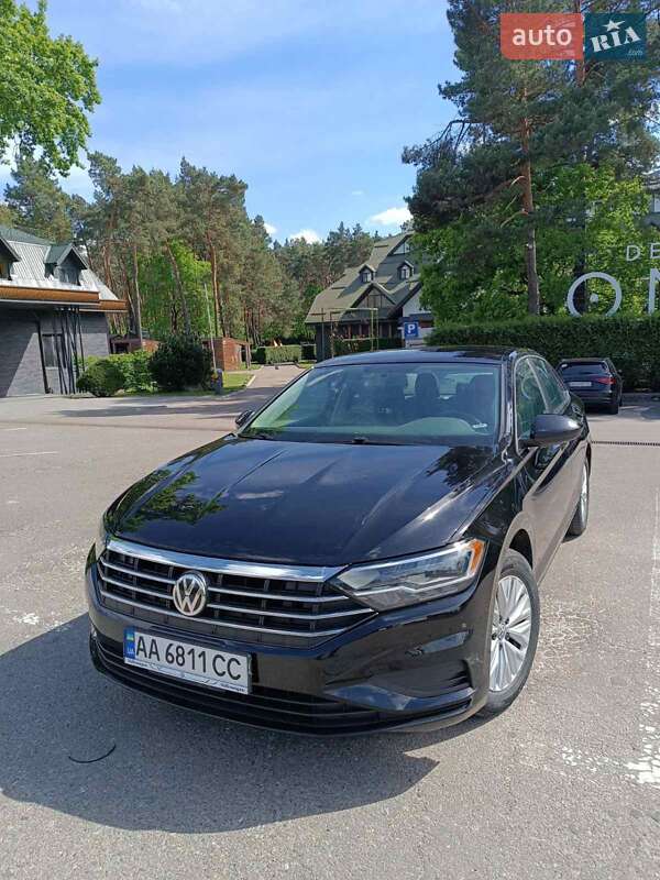 Седан Volkswagen Jetta 2018 в 