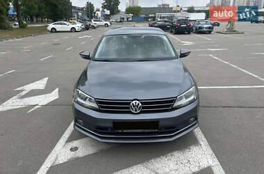 Седан Volkswagen Jetta 2016 в Киеве