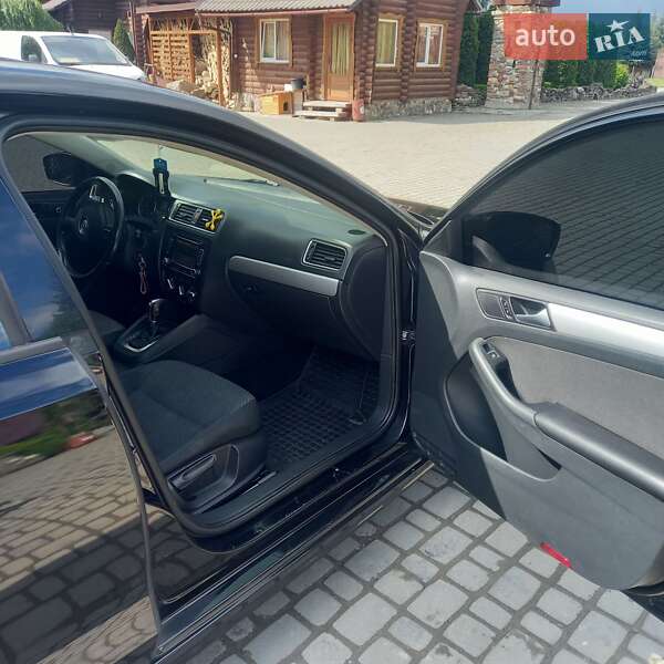 Седан Volkswagen Jetta 2012 в Борщеві