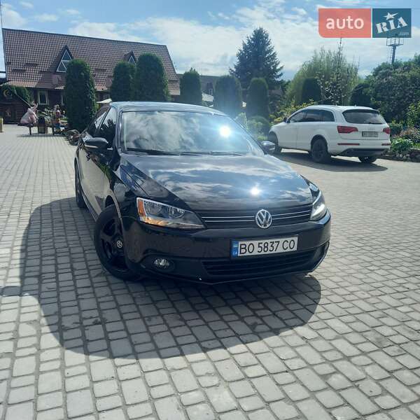 Седан Volkswagen Jetta 2012 в Борщеві