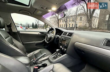 Седан Volkswagen Jetta 2015 в 