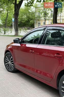 Седан Volkswagen Jetta 2016 в 