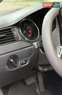 Седан Volkswagen Jetta 2016 в 