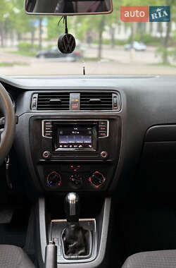 Седан Volkswagen Jetta 2016 в 