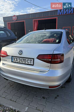 Седан Volkswagen Jetta 2016 в 