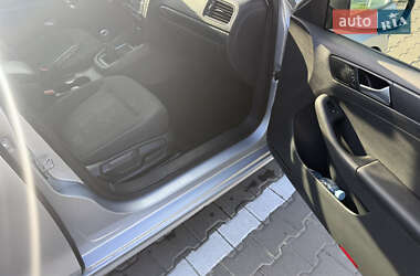 Седан Volkswagen Jetta 2016 в 