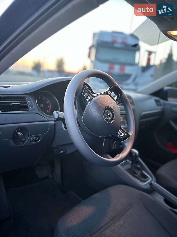 Седан Volkswagen Jetta 2015 в Тернополі