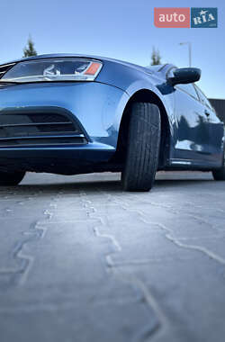 Седан Volkswagen Jetta 2015 в 