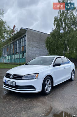 Седан Volkswagen Jetta 2015 в 