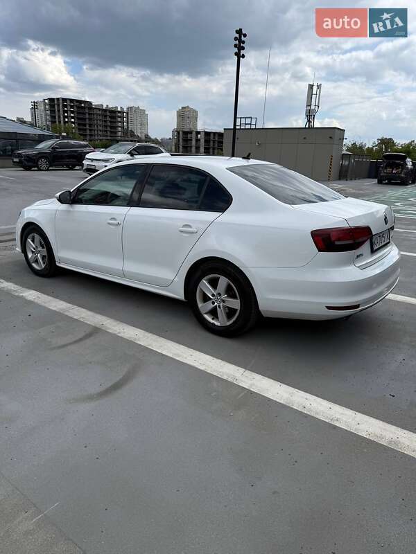 Седан Volkswagen Jetta 2016 в Києві