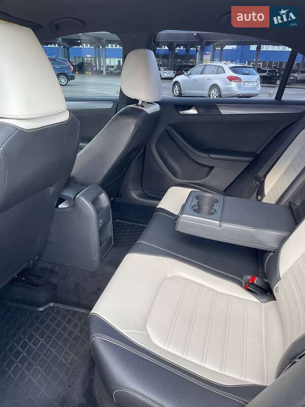 Седан Volkswagen Jetta 2016 в Києві