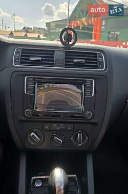 Седан Volkswagen Jetta 2016 в 