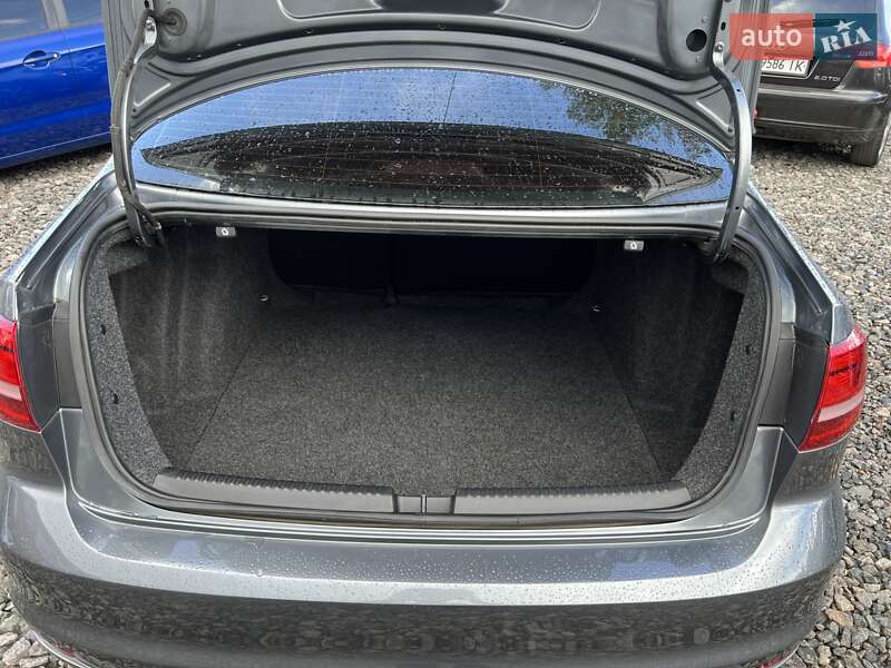 Седан Volkswagen Jetta 2015 в Смеле