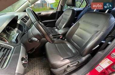 Седан Volkswagen Jetta 2013 в 
