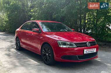 Седан Volkswagen Jetta 2013 в 