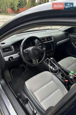 Седан Volkswagen Jetta 2013 в 