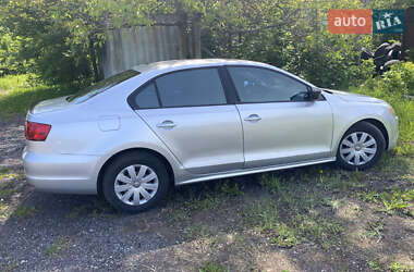 Седан Volkswagen Jetta 2011 в 
