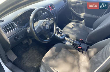 Седан Volkswagen Jetta 2011 в 