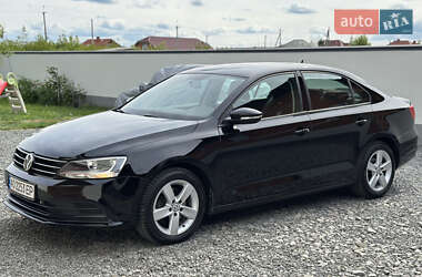 Седан Volkswagen Jetta 2015 в 