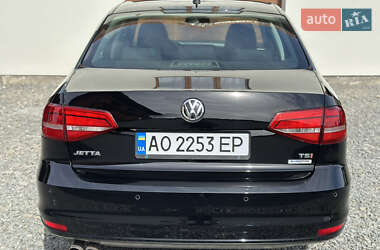 Седан Volkswagen Jetta 2015 в 