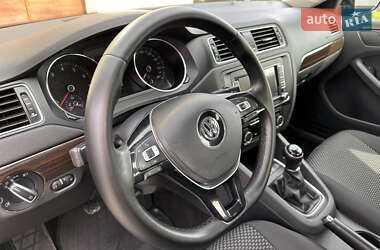 Седан Volkswagen Jetta 2015 в 