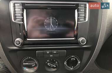 Седан Volkswagen Jetta 2016 в 