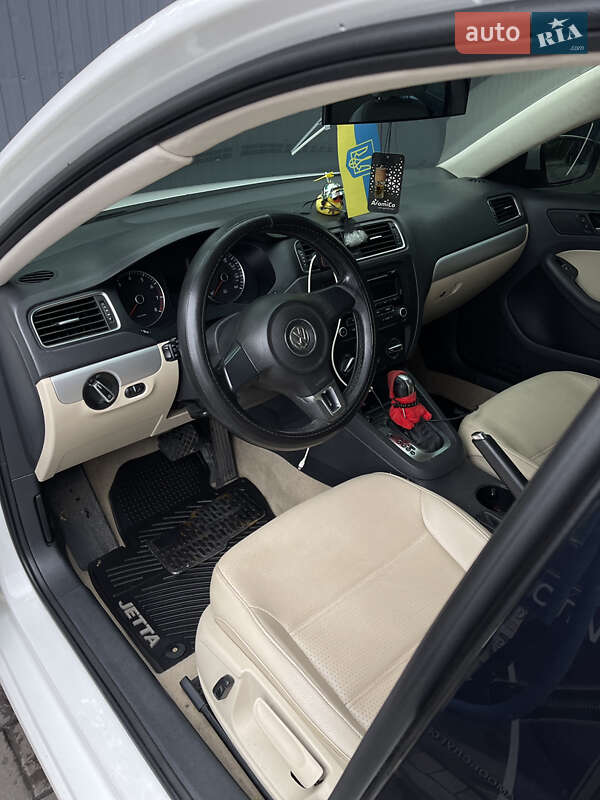 Седан Volkswagen Jetta 2012 в Днепре