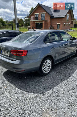 Седан Volkswagen Jetta 2015 в 