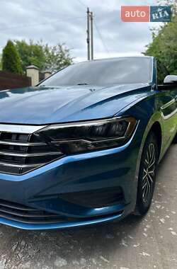 Седан Volkswagen Jetta 2019 в 
