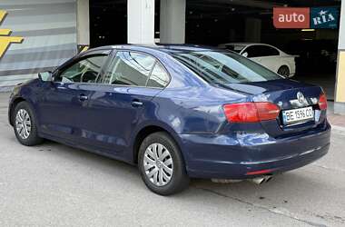 Седан Volkswagen Jetta 2013 в 