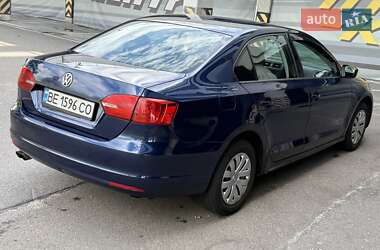 Седан Volkswagen Jetta 2013 в 
