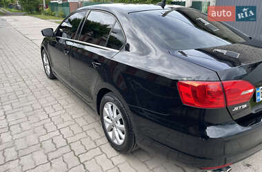 Седан Volkswagen Jetta 2014 в 