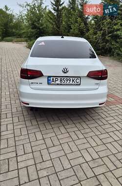 Седан Volkswagen Jetta 2016 в 