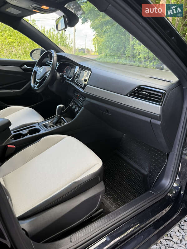 Седан Volkswagen Jetta 2018 в Львові