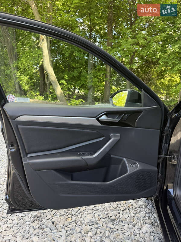 Седан Volkswagen Jetta 2018 в Львові