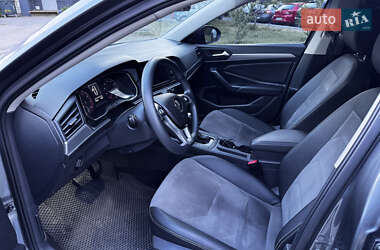 Седан Volkswagen Jetta 2019 в 