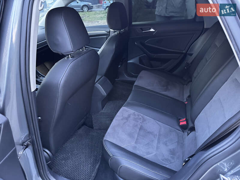 Седан Volkswagen Jetta 2019 в Києві