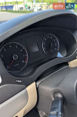 Седан Volkswagen Jetta 2013 в 