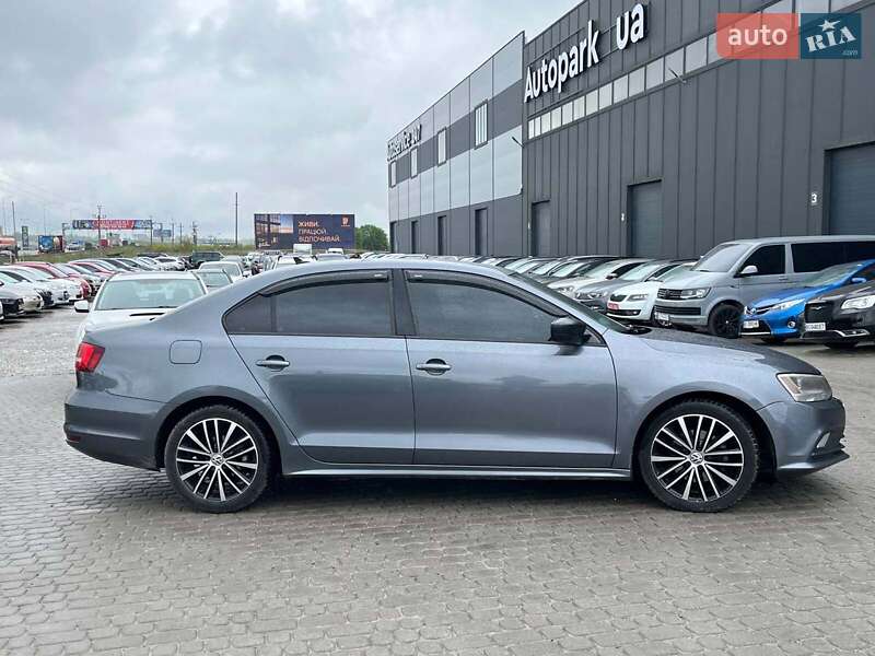 Седан Volkswagen Jetta 2016 в Львові