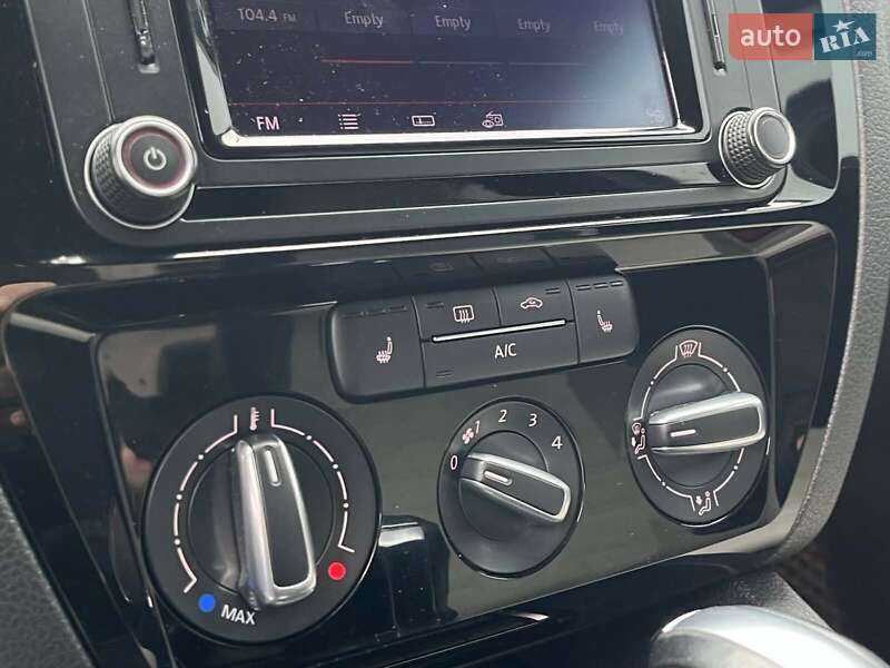 Седан Volkswagen Jetta 2016 в Львові