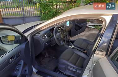 Седан Volkswagen Jetta 2012 в 