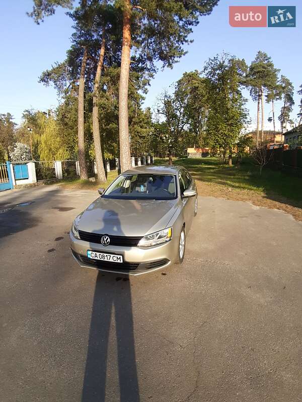 Седан Volkswagen Jetta 2012 в 
